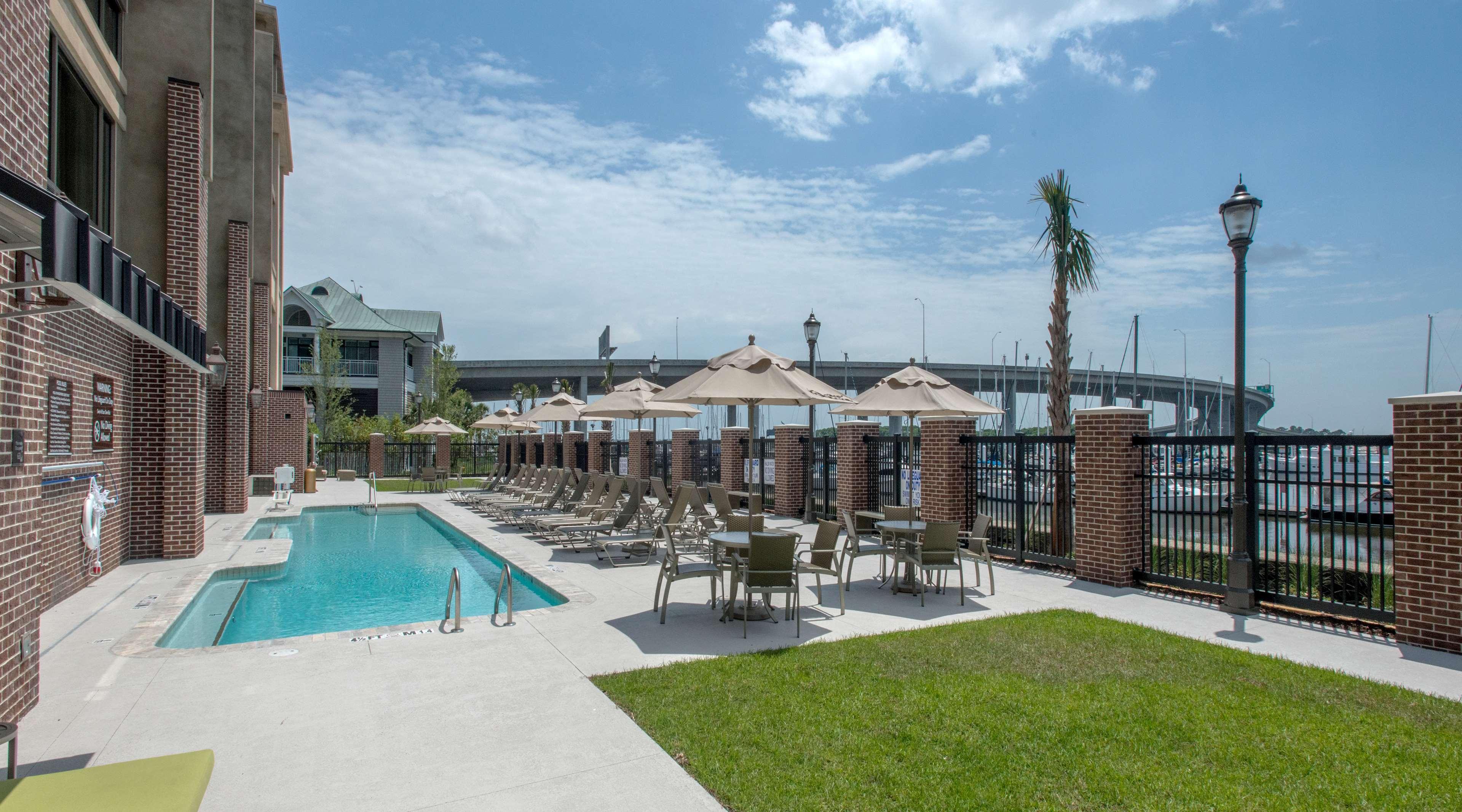 Hilton Garden Inn Charleston Waterfront/Downtown Екстер'єр фото