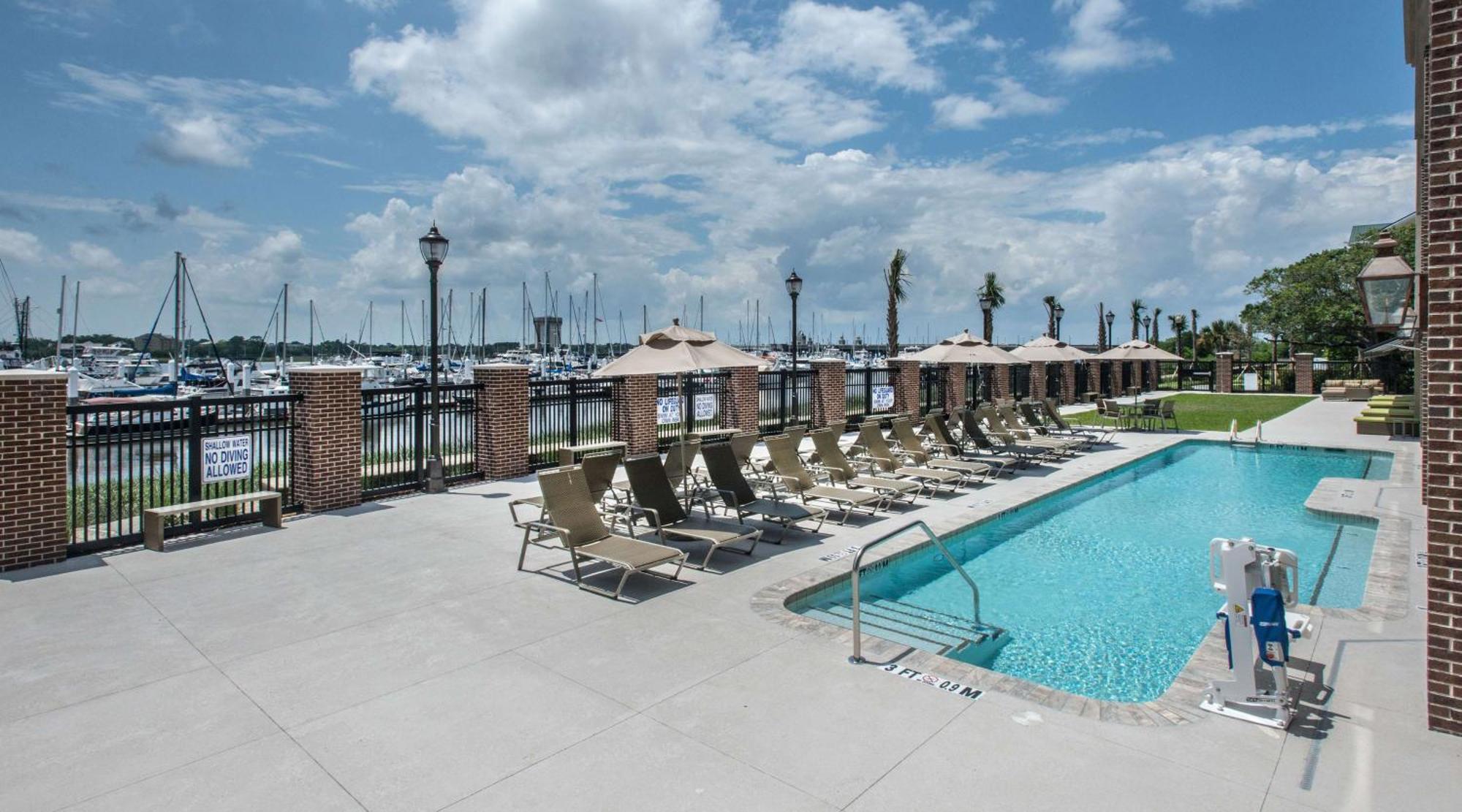 Hilton Garden Inn Charleston Waterfront/Downtown Екстер'єр фото